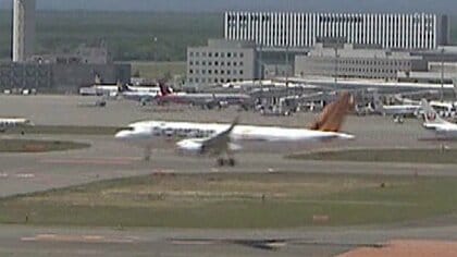 【新千歳空港が一時緊迫】「コックピットで煙が発生した」パイロットから管制塔へ連絡＿台北発のタイガーエア台湾機が“緊急着陸”…滑走路付近に停止し約1時間閉鎖『乗客乗員179人』にケガなし〈北海道千歳市〉