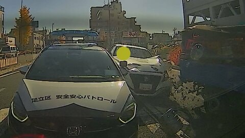 11人死傷ひき逃げ「神奈川の山の方に行きたいと思った」逮捕の男が供述　販売店から一時停止せずに車道に出る様子が防犯カメラに