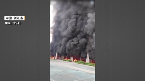 朝のタワーマンションで火災　大量の黒煙が建物全体を覆う　1階の電動自転車駐輪場から出火か　けが人なし　中国東部