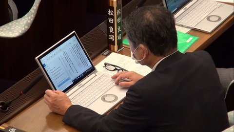 仕事中に議員が居眠り ネットサーフィン 読書 疑惑の神奈川県議を直撃取材