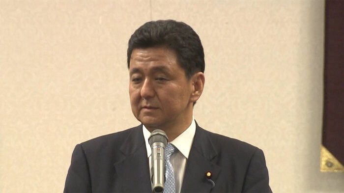 安倍晋三胞弟官房长官加藤胜信,64岁,曾担任副官房长官复兴相平泽胜荣