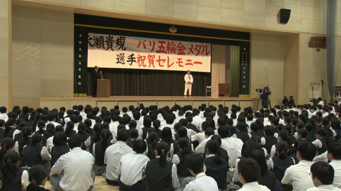 永瀬選手の母校、長崎日大中学・高校で開かれた祝賀セレモニー