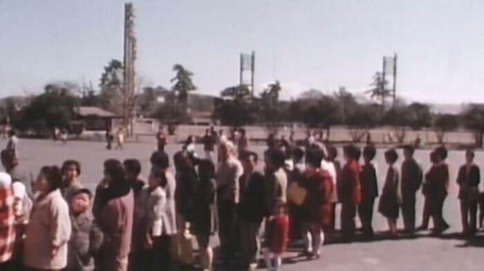 駿府会館前に並んでいる様子