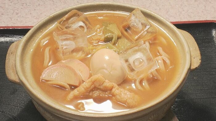 『めん処 吉野屋』の「冷やし味噌煮込み」