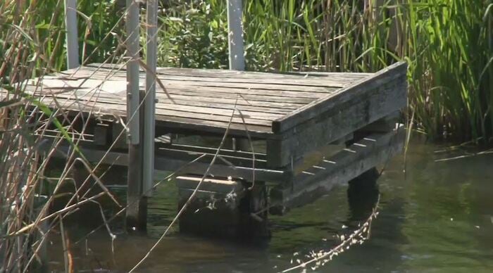 無許可で設置された「釣り用台座」