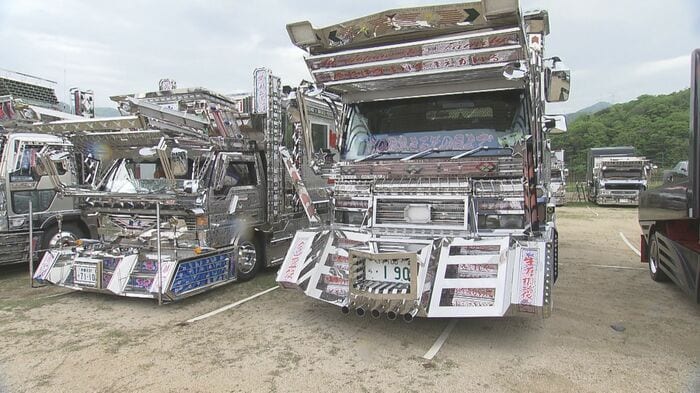 個性が光るデコトラ