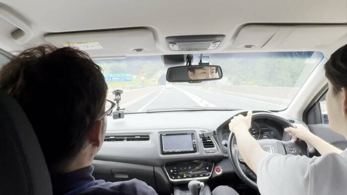 市内の自動車学校・入江孝紀教官に同乗してもらい、検証していく