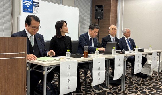 「角川人質司法違憲訴訟」第7回口頭弁論後の報告会　筆者撮影