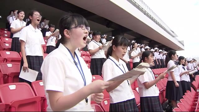 北九州 中学3年生に思い出を スタジアムで合唱 市教委が企画 生徒ら約300人が参加