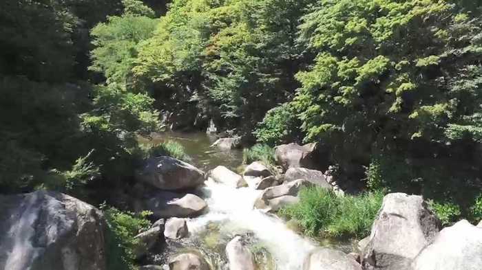 シェア4割以上!名水の地がミネラルウォーター税導入!?