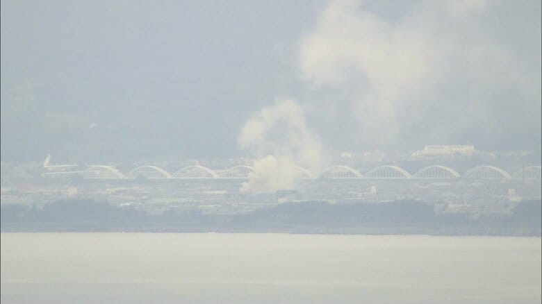 【速報】静岡県富士市の住宅で火災　両隣の住宅にも延焼　ケガなし｜FNNプライムオンライン