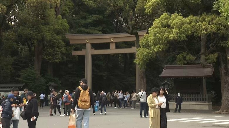 明治神宮の重要文化財に落書き　鋭利なものでアルファベットのような文字を削ったか｜FNNプライムオンライン