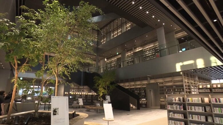 「飲み物を飲んだり、会話を楽しんだりしながら本を読める」市立図書館あすオープン　人口減少課題の門真市　子供向けスペースも多数で子育て世帯呼び込みへ｜FNNプライムオンライン
