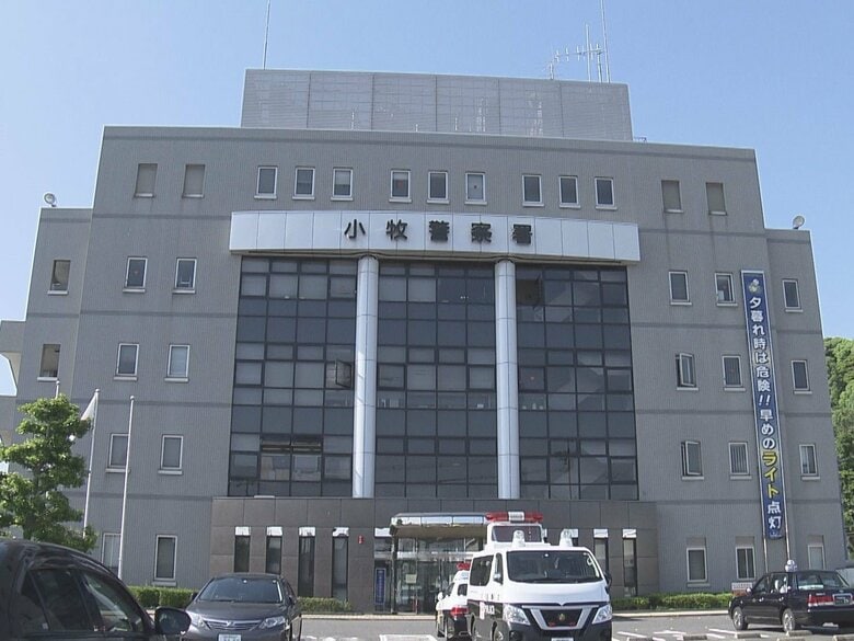 個室の上からスマホを…ビルの女子トイレで17歳少女を盗撮した疑い 防犯カメラ等から特定された32歳会社員の男を逮捕｜FNNプライムオンライン