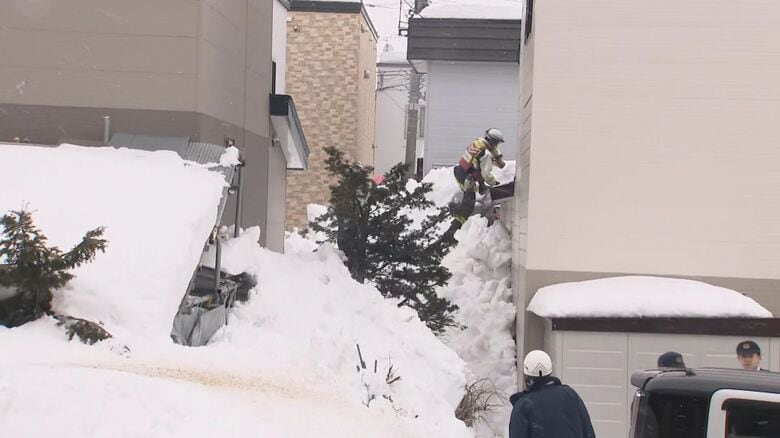 【速報】「会社の屋根の雪が落ちて3人生き埋めになっている」60代男性が意識不明の重体…16日には20センチの大雪に…日中の気温が3℃前後まで上がることから落雪事故などに注意が必要〈札幌市白石区〉｜FNNプライムオンライン