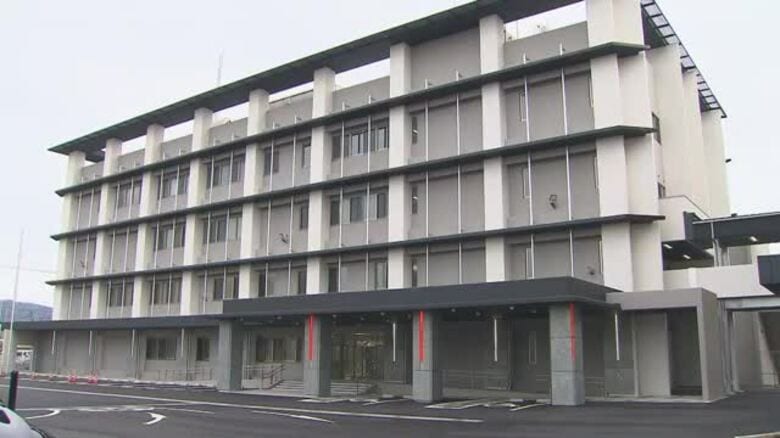 【速報】出雲市の民家敷地に身元不明の男性2人の死体を遺棄した疑いで49歳の男を逮捕（島根）　｜FNNプライムオンライン