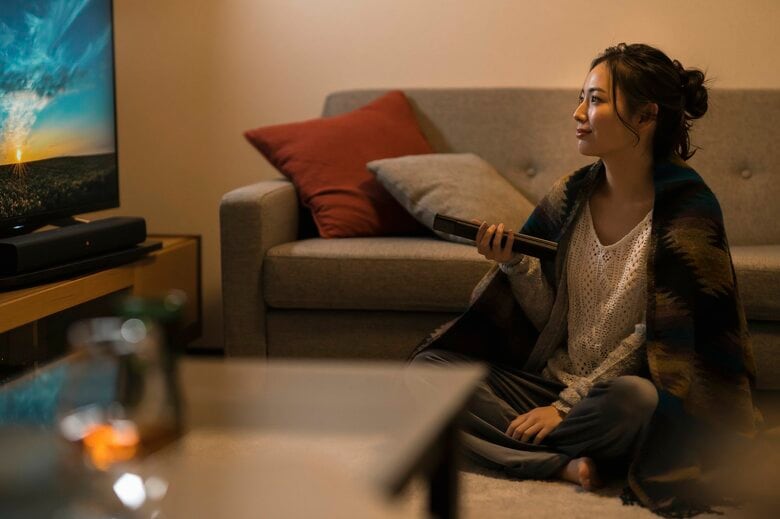 ストリーミングサービスは膨大な作品が見放題（画像：イメージ）