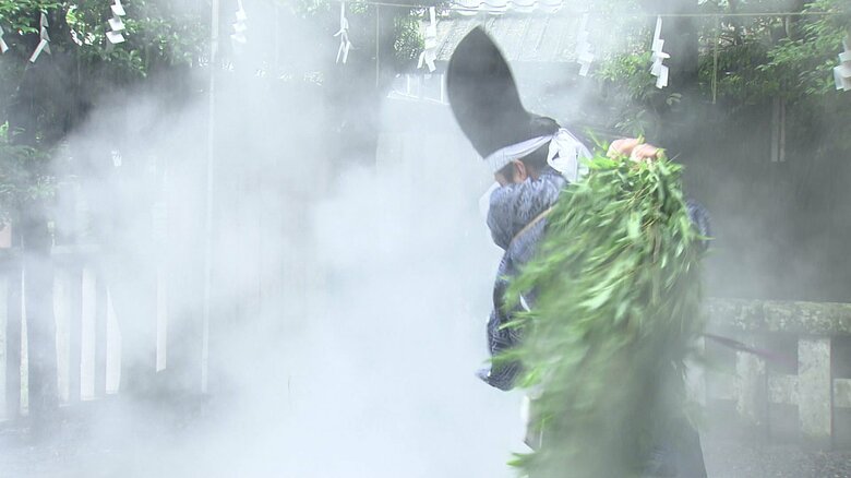 荒々しい湯立神事は全国でも珍しい