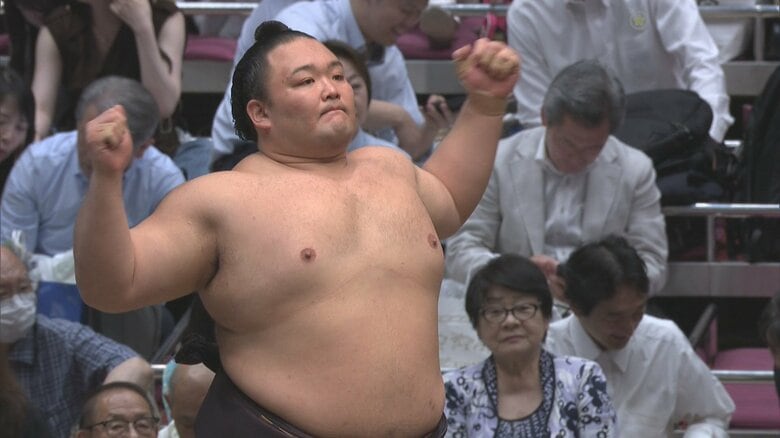 藤青雲との一番に臨む朝乃山（19日）　画像提供：日本相撲協会
