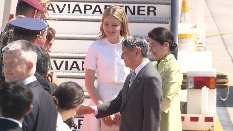 空港で両陛下を出迎えたエリザベート王女