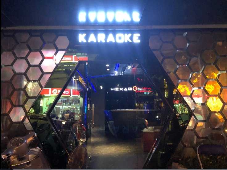 ミスターY、ハナモニと共に行ったカラオケ店