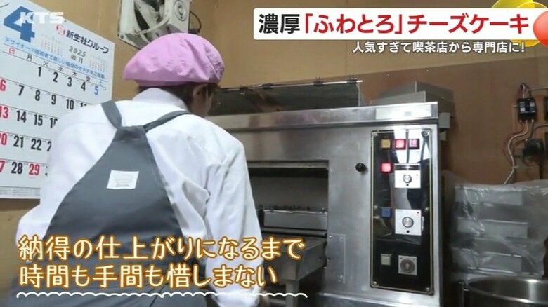 オーブンで焼く際は、熱を均一に通すため何度も何度もケーキの型を並べ替える