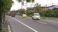 【道路横断中か】市道で81歳女性が乗用車にはれられ意識不明の“重体”＿現場は片側1車線の直線道路…乗用車を運転していた男を過失運転致傷の疑いで現行犯逮捕＿事故原因を調べる〈北海道函館市〉