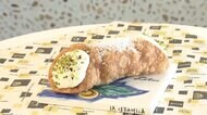 穴のないドーナツ ボンボローネ 1日100個売れる“0.7食”
