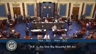トランプ大統領の「大きく、美しい法案」上院通過も激戦区の議員が引退表明…2026年中間選挙に影響は