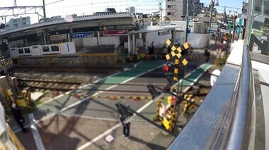 東京が最悪「危険な踏切」指定 警報鳴っても横断でヒヤリ
