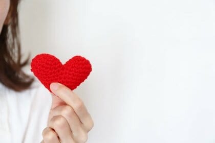 【調査】 AIによる悩み相談サービスに対し41.8%が肯定的、58.2%が否定的な回答