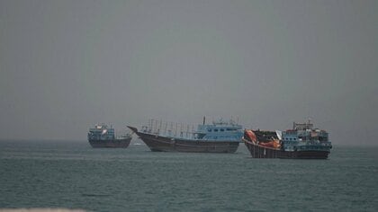 イラン、「安全は保証されない」ホルムズ海峡で“指定外”航路の船舶に警告　オマーン沖で“飛翔体”による攻撃も