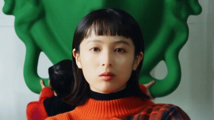 “モードでクール”清野菜名がVERSACE日本初アンバサダーに　普段着は「回し蹴りしやすい服」