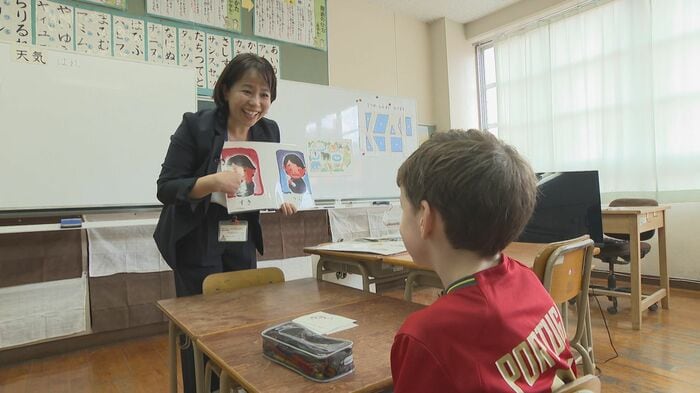 日本語指導教諭と1対1の授業(春吉小学校)