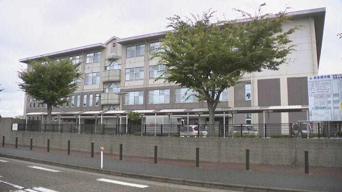 新潟市立明鏡高校の校舎を使い27年４月の開校を目指す