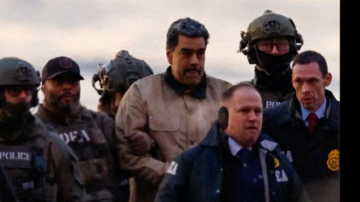 移送されるベネズエラのマドゥロ大統領