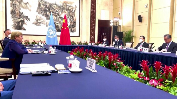 王毅国務委員兼外相と会談したバチェレ国連人権高等弁務官(広東省広州・25日)