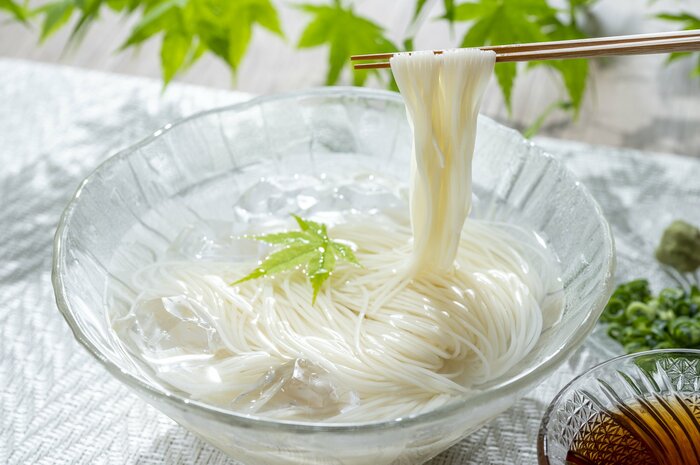 夏の定番「そうめん」は主食だけになりがち(画像:イメージ)