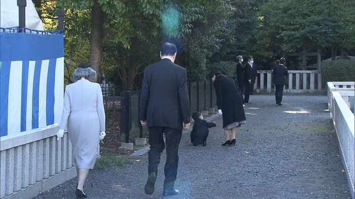 4歳にとっては道に落ちている“何か”は宝物にもなります