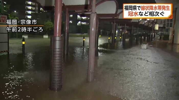 福岡・宗像市のJR赤間駅付近ではロータリーが完全に冠水