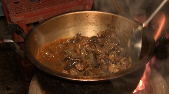 東出さんが振る舞ってくれた、イノシシのモツ煮