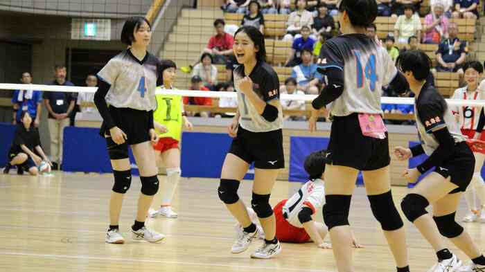 HOPES・伊藤優羽選手(2年・左) 千葉優陽選手(3年・左から2人目)