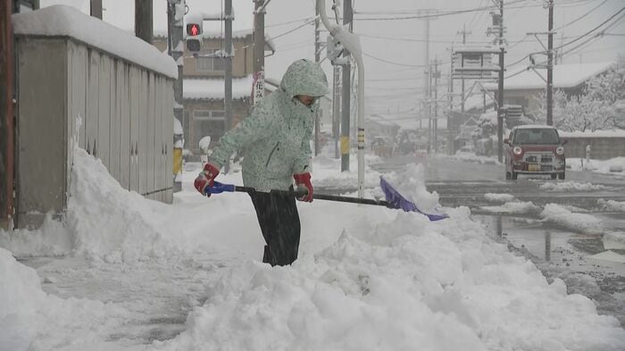 大雪に見舞われた富山県内（22日朝）