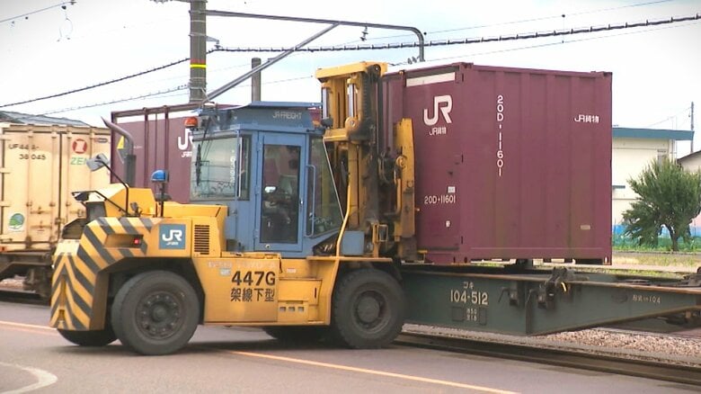 物流の“2024年問題”解消へ…大手コンビニが商品輸送に“鉄道”活用！業務時間は最大50％削減｜FNNプライムオンライン