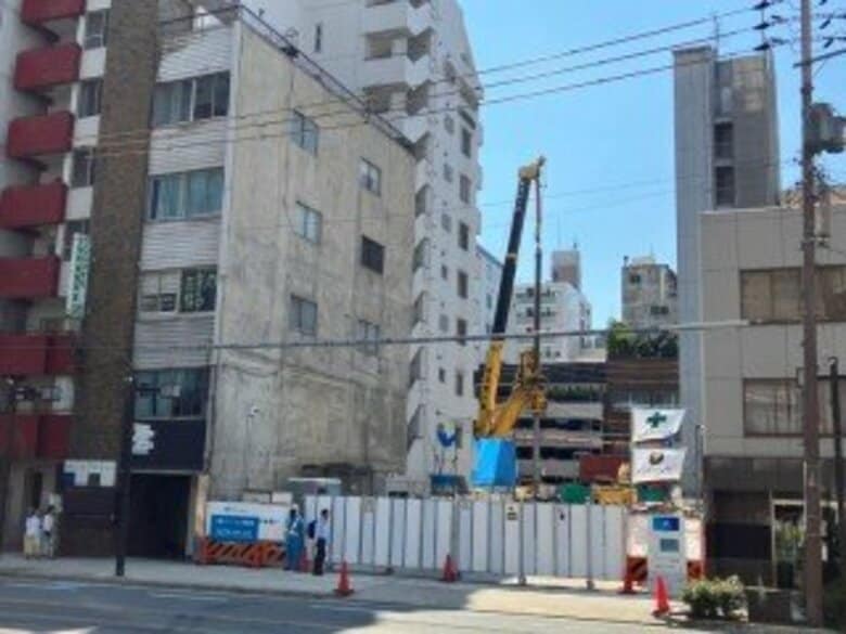 【速報】「作業員がクレーンに挟まれた」工事現場で35歳男性死亡　大阪・中央区の上町筋で｜FNNプライムオンライン