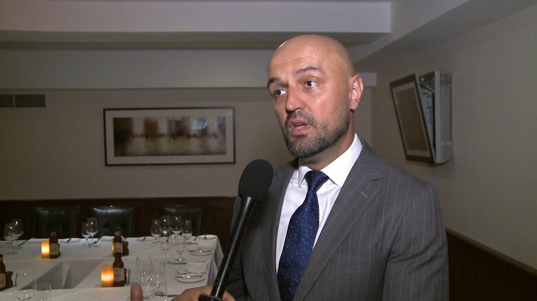 ステーキハウスの担当者は、安倍元首相について「いつも謙虚で親切だった」と話した。