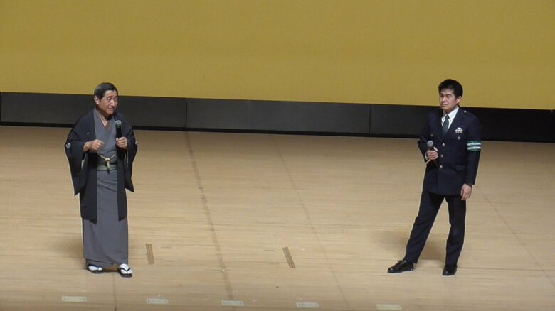 トークショーで交通安全を訴える立川談幸さん