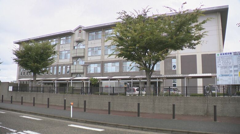 新潟市立明鏡高校の校舎を使い27年４月の開校を目指す