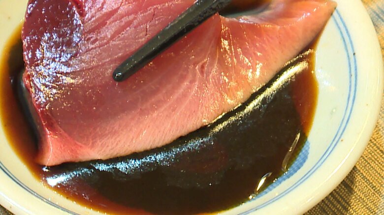 白い部分が脂　しょう油にも脂がしみ出している