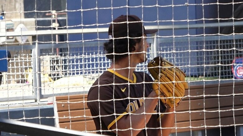 投球練習をするダルビッシュ有投手